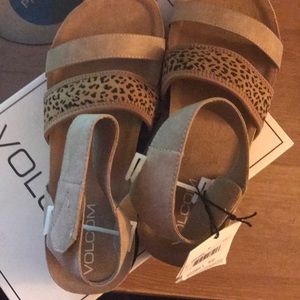 Volcom size 8 sandals